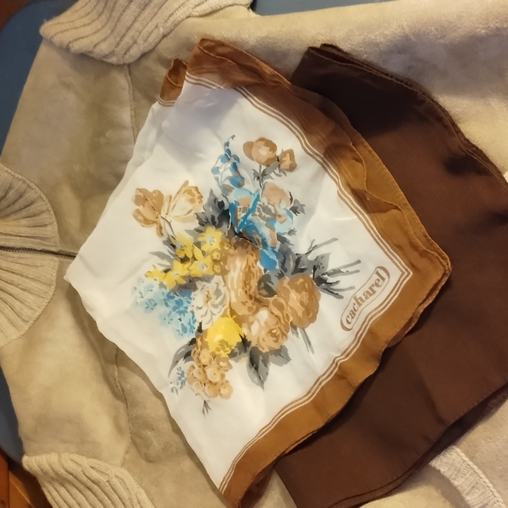 2 VINTAGE 1960s-70s Scarves in perfect Condition